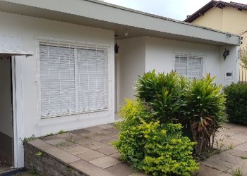 Casa com 390m², 6 dormitórios, 3 vagas, no bairro Universitário em Caxias do Sul para Comprar