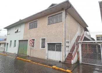 Casa com 111m², 4 dormitórios, no bairro Pio X em Caxias do Sul para Comprar