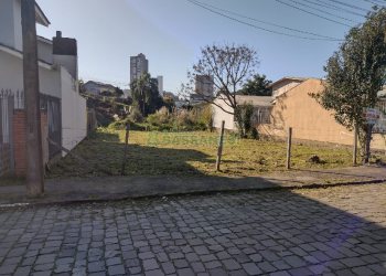 Terreno com 360m², no bairro Desvio Rizzo em Caxias do Sul para Alugar ou Comprar