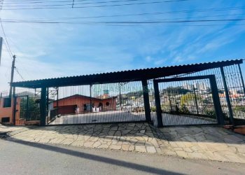 Casa com 219m², 6 dormitórios, 4 vagas, no bairro Panazzolo em Caxias do Sul para Comprar