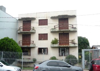 Predio com 99m², 3 dormitórios, 1 vaga, no bairro Pio X em Caxias do Sul para Comprar