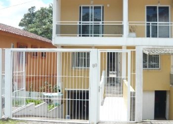 Sobrado com 78m², 2 dormitórios, 2 vagas, no bairro Desvio Rizzo em Caxias do Sul para Comprar