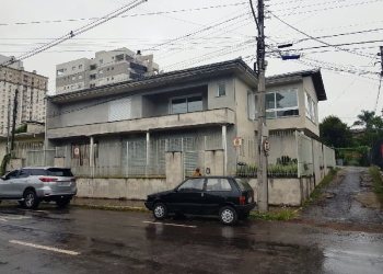 Casa com 350m², 3 dormitórios, 3 vagas, no bairro Lourdes em Caxias do Sul para Comprar