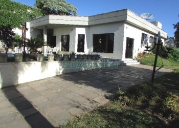 Casa com 375m², 3 dormitórios, 1 vaga, no bairro Marechal Floriano em Caxias do Sul para Comprar