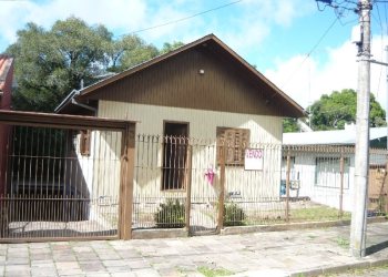 Casa com 80m², 3 dormitórios, 1 vaga, no bairro Panazzolo em Caxias do Sul para Comprar