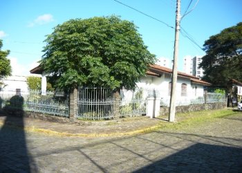 Casa com 250m², 3 dormitórios, 1 vaga, no bairro Panazzolo em Caxias do Sul para Comprar
