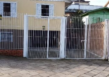 Casa, 3 dormitórios, 1 vaga, no bairro Marechal Floriano em Caxias do Sul para Comprar