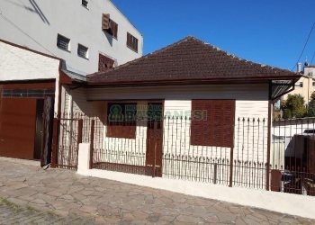 Casa com 70m², 2 dormitórios, 1 vaga, no bairro Panazzolo em Caxias do Sul para Alugar