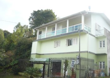 Casa com 168m², 3 dormitórios, 1 vaga, no bairro Colina Sorriso em Caxias do Sul para Comprar