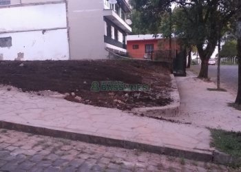 Terreno com 120m², 3 dormitórios, 1 vaga, no bairro Jardim América em Caxias do Sul para Comprar