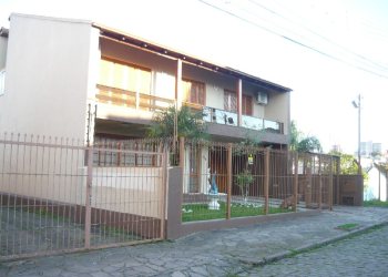 Casa com 599m², 4 dormitórios, 4 vagas, no bairro Santa Catarina em Caxias do Sul para Comprar
