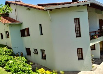 Casa com 350m², 4 dormitórios, 2 vagas, no bairro Desvio Rizzo em Caxias do Sul para Comprar