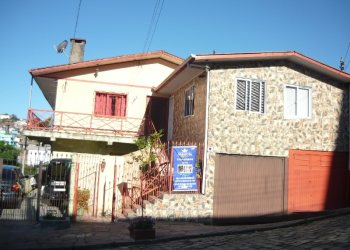 Casa com 180m², 3 dormitórios, 1 vaga, no bairro Esplanada em Caxias do Sul para Comprar