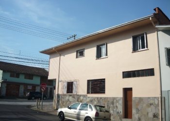 Casa com 275m², 5 dormitórios, 4 vagas, no bairro Pio X em Caxias do Sul para Comprar