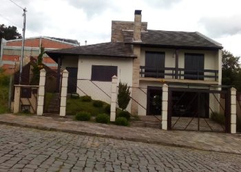 Casa com 220m², 3 dormitórios, 2 vagas, no bairro São Luiz em Caxias do Sul para Comprar