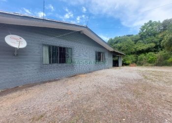 Casa com 73m², 3 dormitórios, 3 vagas, no bairro 9 Legua em Caxias do Sul para Comprar