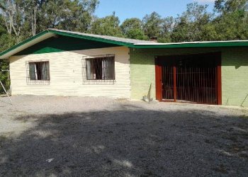 Chácara com 230m², 3 dormitórios, 3 vagas, no bairro 9 Legua em Caxias do Sul para Comprar