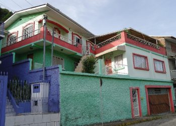 Casa com 100m², 3 dormitórios, 2 vagas, no bairro Planalto em Caxias do Sul para Comprar