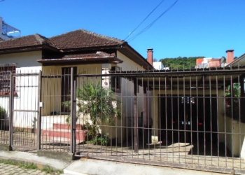 Casa com 100m², 3 dormitórios, 1 vaga, no bairro Lourdes em Caxias do Sul para Comprar
