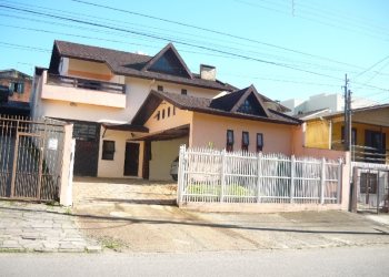 Casa com 500m², 3 dormitórios, 2 vagas, no bairro Cristo Redentor em Caxias do Sul para Comprar