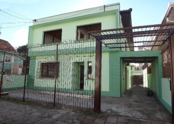 Casa com 600m², 6 dormitórios, 2 vagas, no bairro Pio X em Caxias do Sul para Alugar