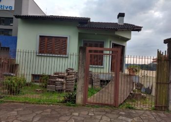 Casa com 252m², 3 dormitórios, 3 vagas, no bairro Santa Lucia em Caxias do Sul para Comprar
