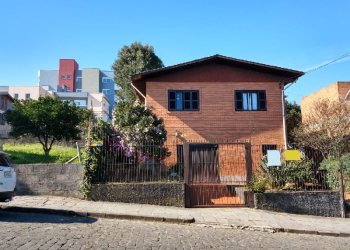 Casa com 160m², 3 dormitórios, 2 vagas, no bairro Fatima em Caxias do Sul para Comprar