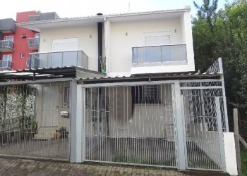 Sobrado com 47m², 2 dormitórios, 1 vaga, no bairro Desvio Rizzo em Caxias do Sul para Comprar