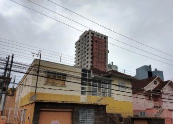 Casa com 200m², 3 dormitórios, 2 vagas, no bairro Rio Branco em Caxias do Sul para Comprar