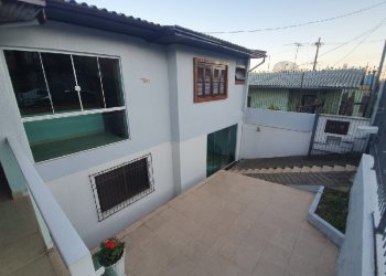 Casa com 236m², 4 dormitórios, 2 vagas, no bairro Pioneiro em Caxias do Sul para Comprar
