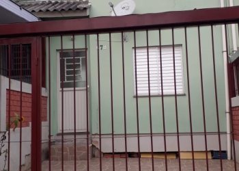 Sobrado com 44m², 2 dormitórios, no bairro Centenário em Caxias do Sul para Comprar