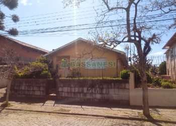 Casa com 100m², 3 dormitórios, 4 vagas, no bairro Santa Catarina em Caxias do Sul para Comprar