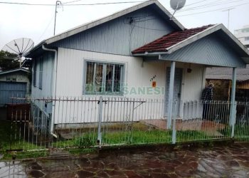 Casa com 120m², 5 dormitórios, 2 vagas, no bairro Cruzeiro em Caxias do Sul para Comprar