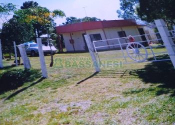 Chácara com 50m², 2 dormitórios, no bairro Criúva em Caxias do Sul para Comprar