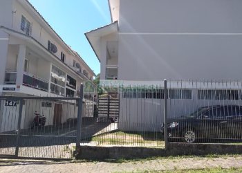 Sobrado com 92m², 2 dormitórios, 1 vaga, no bairro De Zorzi em Caxias do Sul para Comprar