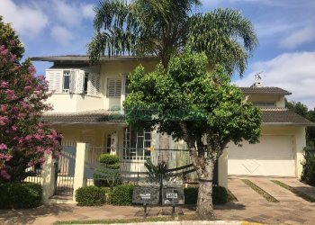 Casa com 315m², 3 dormitórios, 1 vaga, no bairro Centro em São Marcos para Comprar