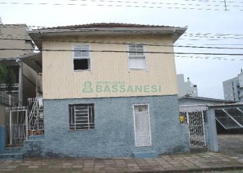 Casa com 60m², 3 dormitórios, no bairro Panazzolo em Caxias do Sul para Comprar
