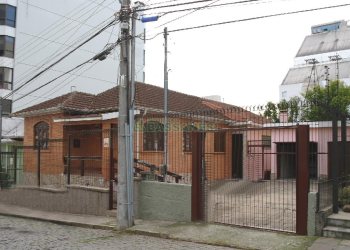 Casa com 140m², 4 dormitórios, 2 vagas, no bairro São Pelegrino em Caxias do Sul para Comprar