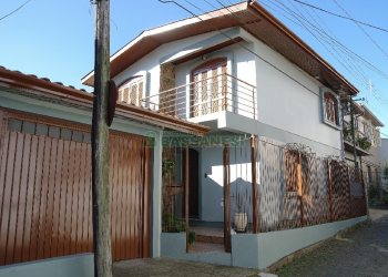 Casa com 113m², 3 dormitórios, 2 vagas, no bairro Exposição em Caxias do Sul para Alugar