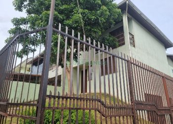 Casa com 130m², 3 dormitórios, 2 vagas, no bairro Santa Lúcia em Caxias do Sul para Alugar