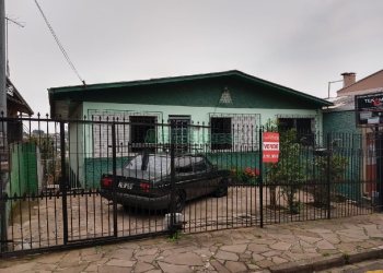 Casa com 80m², 5 dormitórios, 2 vagas, no bairro Universitário em Caxias do Sul para Comprar