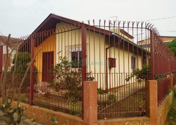 Casa com 60m², 5 dormitórios, 1 vaga, no bairro Santa Catarina em Caxias do Sul para Comprar