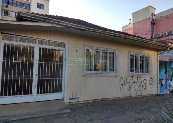 Casa com 250m², 3 dormitórios, 1 vaga, no bairro Centro em Caxias do Sul para Comprar