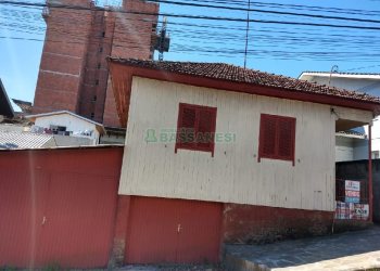 Casa com 100m², 3 dormitórios, 1 vaga, no bairro Panazzolo em Caxias do Sul para Comprar