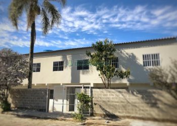 Casa Comercial com 254m², 8 dormitórios, 3 vagas, no bairro Jardim América em Caxias do Sul para Alugar