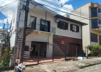 Casa, 3 dormitórios, 2 vagas, no bairro Rio Branco em Caxias do Sul para Comprar