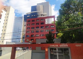 Sala com 120m², 2 vagas, no bairro Centro em Caxias do Sul para Alugar