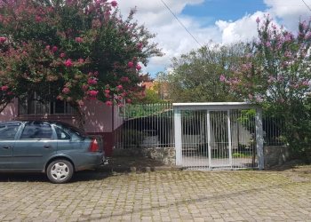 Casa, 3 dormitórios, 2 vagas, no bairro Rio Branco em Caxias do Sul para Comprar