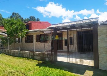 Casa com 143m², 3 dormitórios, 2 vagas, no bairro Desvio Rizzo em Caxias do Sul para Comprar