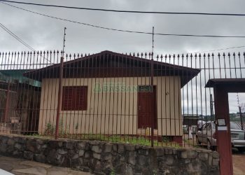 Casa com 100m², 3 dormitórios, no bairro Universitário em Caxias do Sul para Comprar